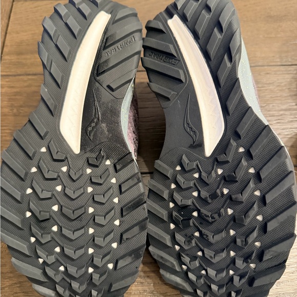 Like New Women’s Saucony Ride TR 2 - Picture 4 of 5